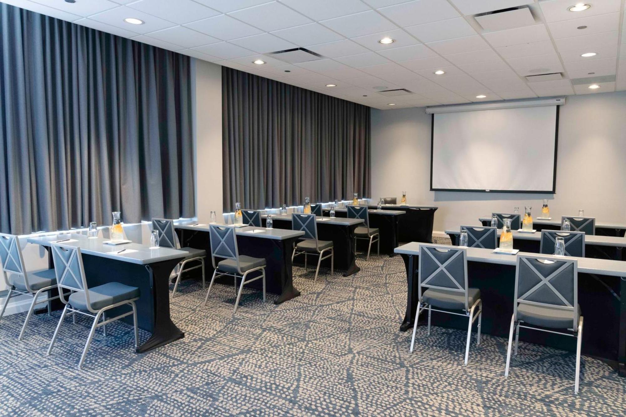 Doubletree By Hilton Chicago - North Shore Centro De Conferencias Skokie