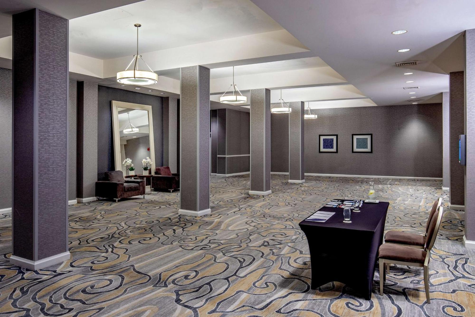 Doubletree By Hilton Chicago - North Shore Centro De Conferencias Hotel